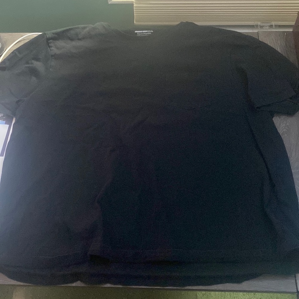 Amazon Essentials Extra Large Black T-Shirt With Pocket
